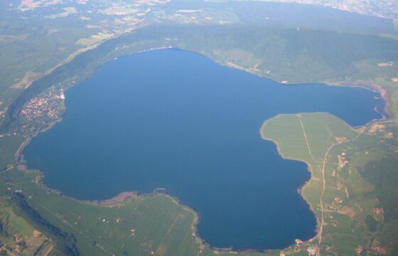 Vista aerea del lago di Vico