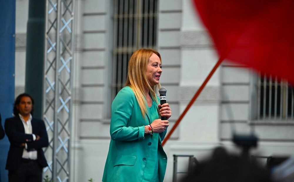 Giorgia Meloni durante un intervento pubblico