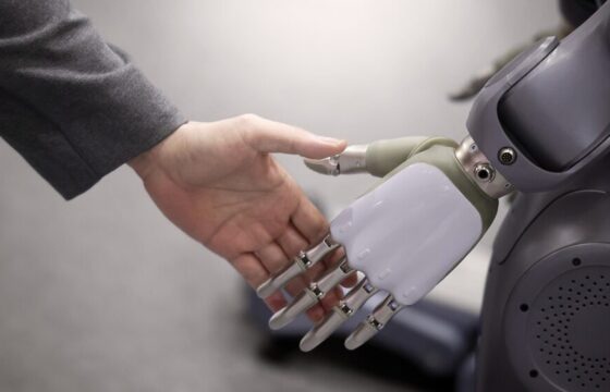 Robot in interazione con esseri umani