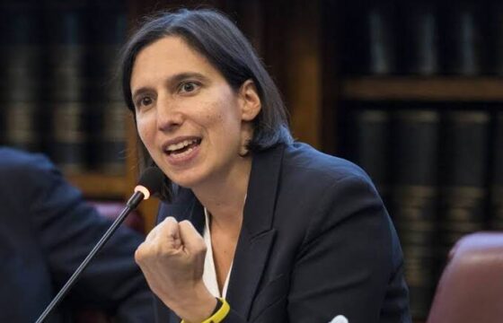 Elly Schlein durante un evento politico