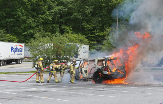 Uomo si dà fuoco in auto a Cinisello Balsamo