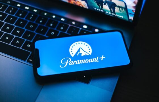 Paramount offre concessioni per fusione con Warner Bros.