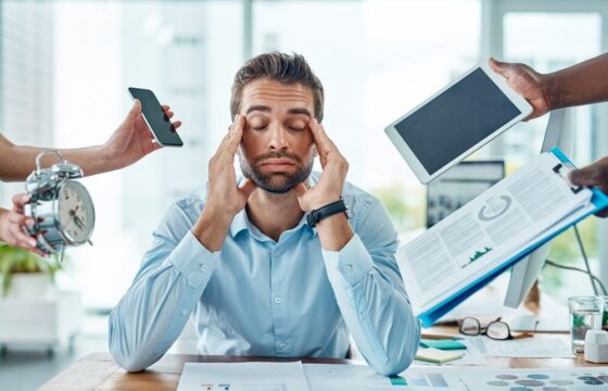 Immagine rappresentativa dello stress nel lavoro tecnologico
