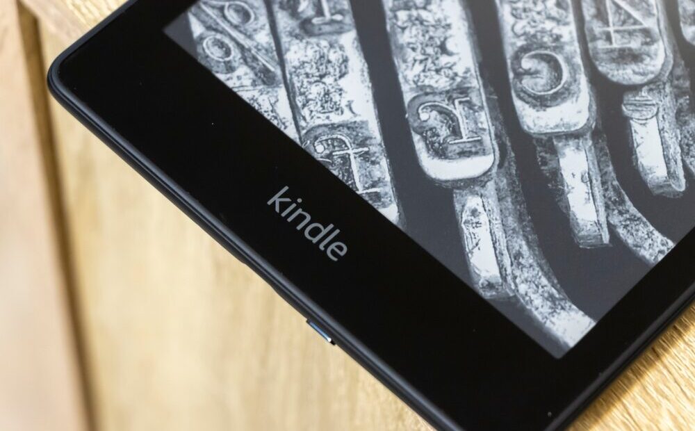 Kindle Paperwhite trasformato in assistente da scrivania